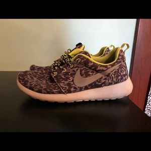 Women’s Nike Roshe Size 8